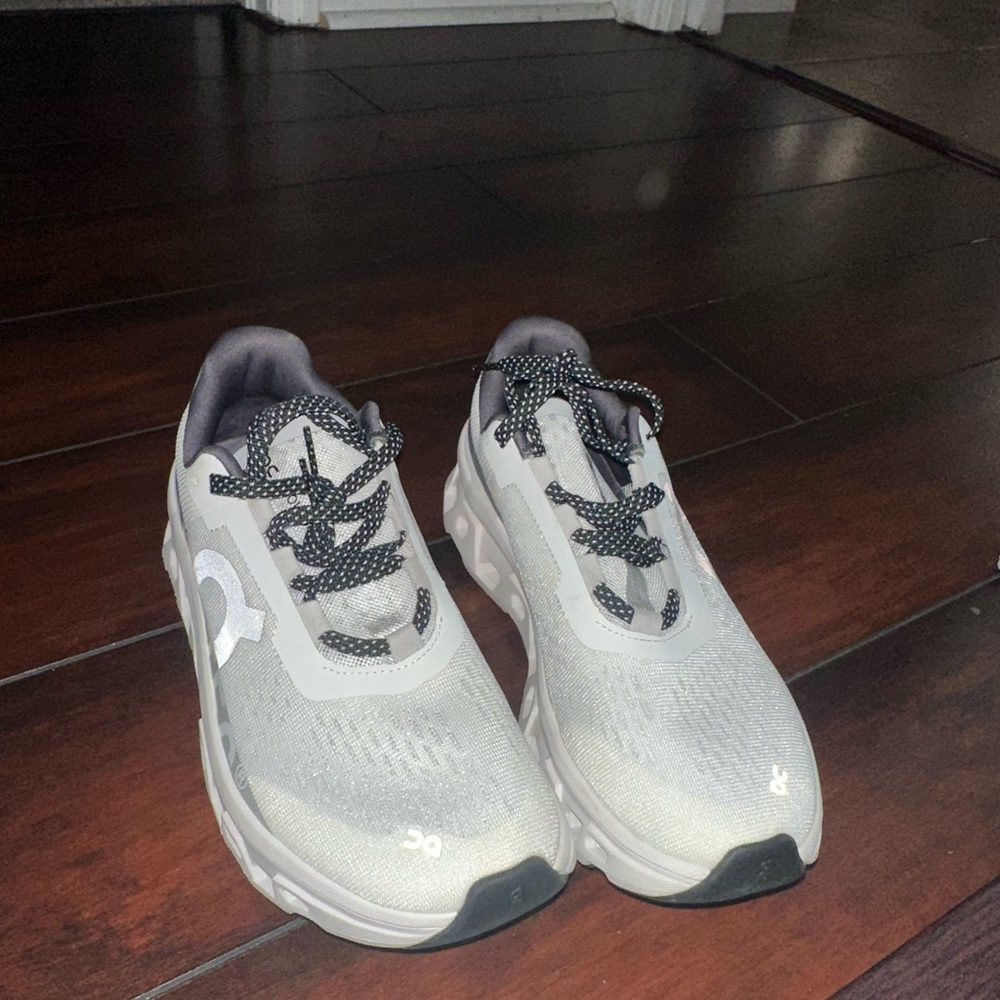 On Running women Sneakers in Gray and Black